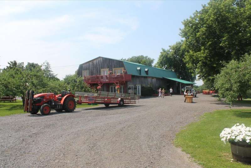 Grange Verte Et Kubota